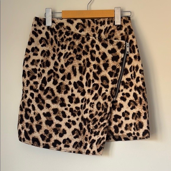 H&M Leopard Print Mini Skirt 4 US - Picture 3 of 6